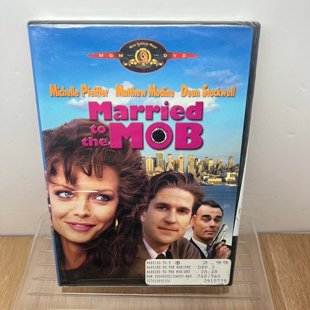 Married to the Mob DVD Comedy Michelle Pfeiffer NEW Widescreen Standard Edition